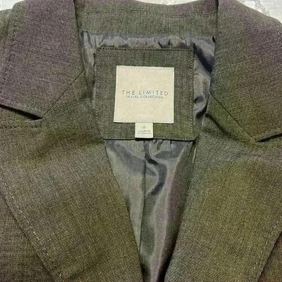 The Limited‎ Travel Collection, brown, two-button, lined women’s blazer. Size 0. - Picture 4 of 10
